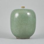 1608 7477 VASE AND COVER